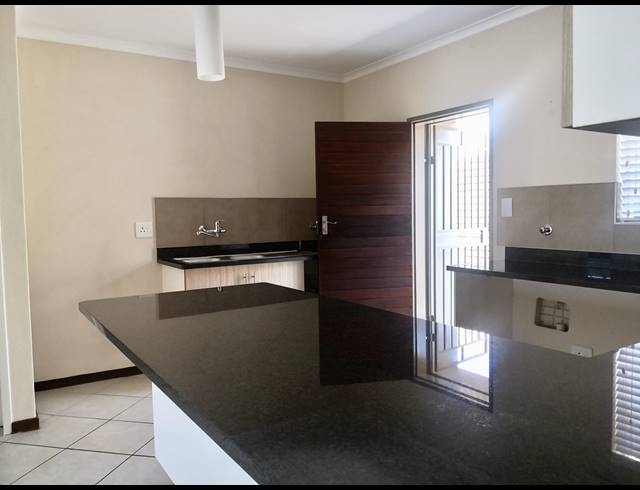 3 BEDROOM TOWNHOUSE TO LET IN MOOIKLOOF RIDGE